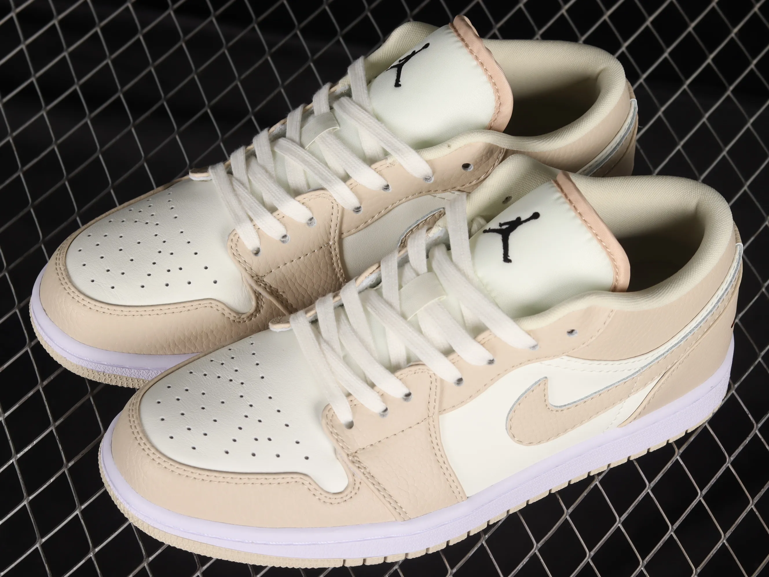 All Categories Air Jordan Jordan Series Basketball Shoes Air Jordan 1 Low Z Version Air Jordan 1 Low "GCEL" AJ1 Joe 1 Garcinia Color Retro Culture Leisure Sports Shoes FB7168-121